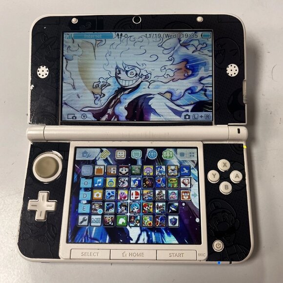 Nintendo Other - Original white Nintendo 3DS XL with custom software